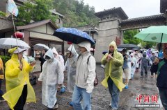 台胞参访河南洛阳龙门石窟